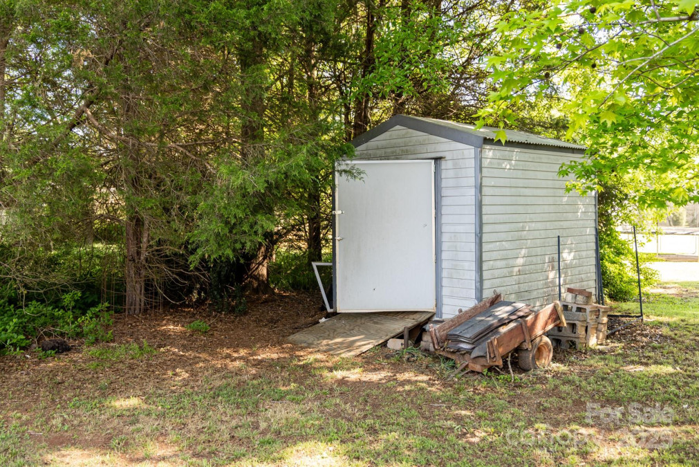 5014 Oxford School Rd Claremont, NC 28610