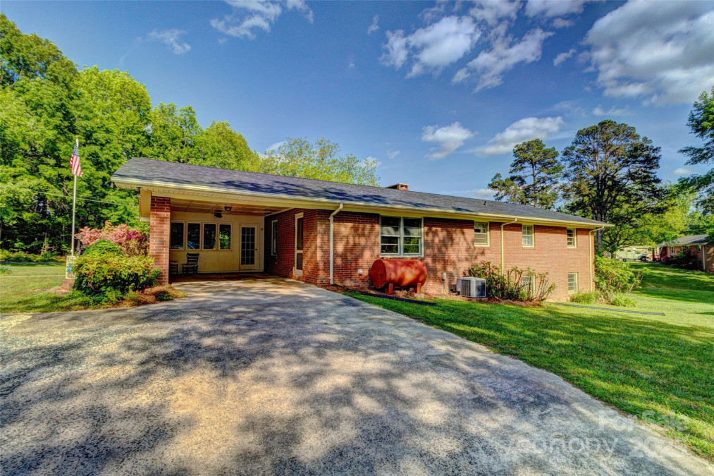 211 Amos Homesley Rd Cherryville, NC 28021