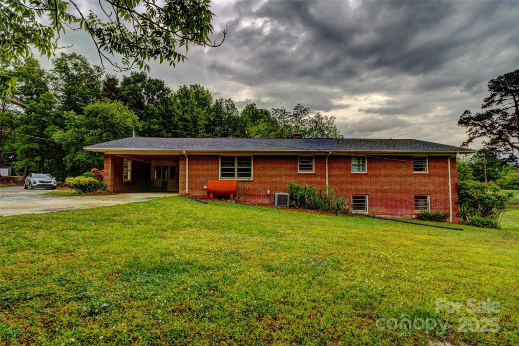 211 Amos Homesley Rd Cherryville, NC 28021