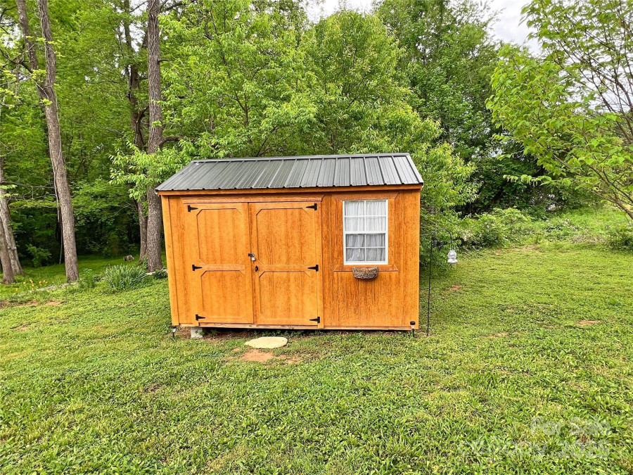 2170 Watson Rd Lenoir, NC 28645