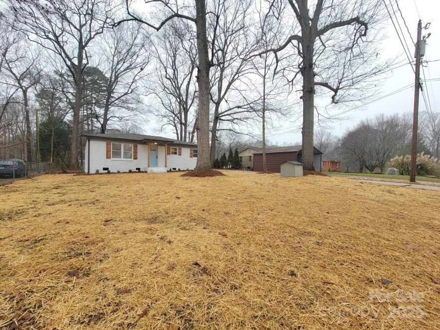 106 Greentree Dr Mount Holly, NC 28120