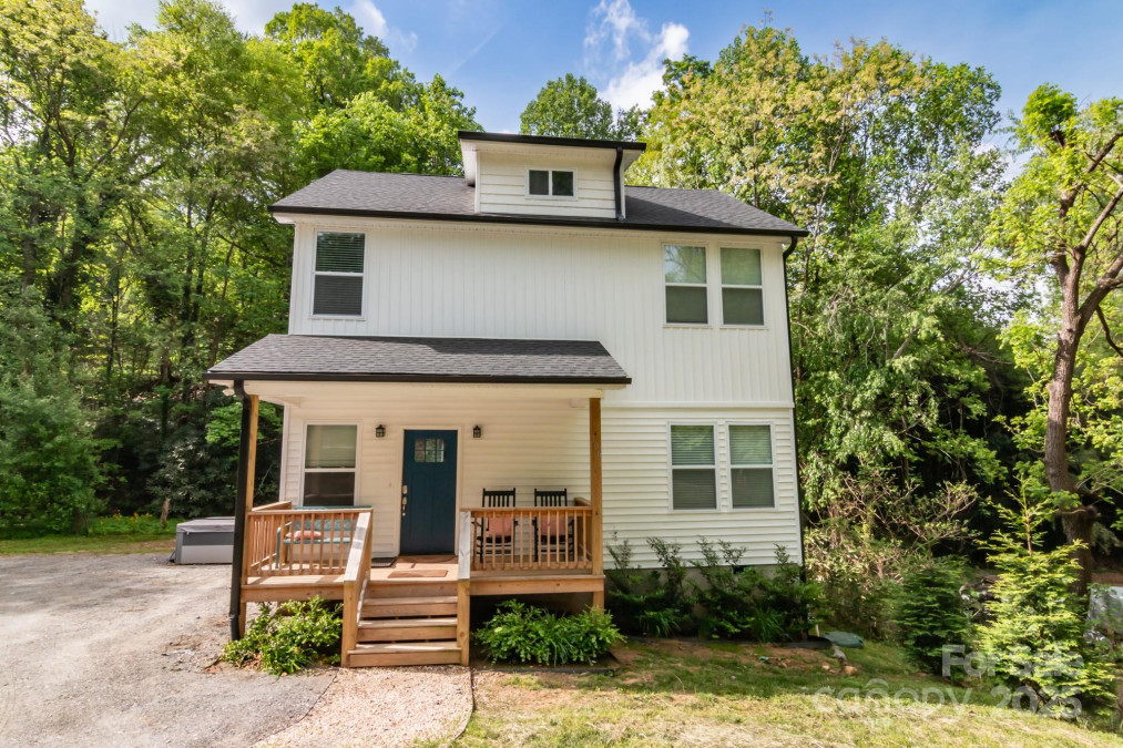 106 Dalton St Black Mountain, NC 28711