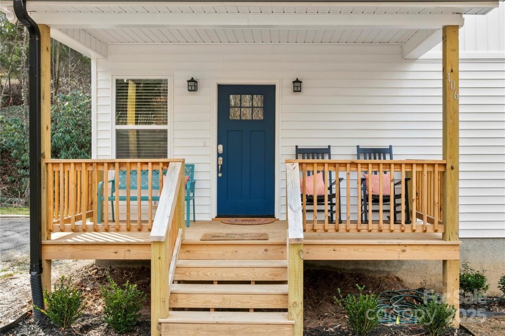 106 Dalton St Black Mountain, NC 28711