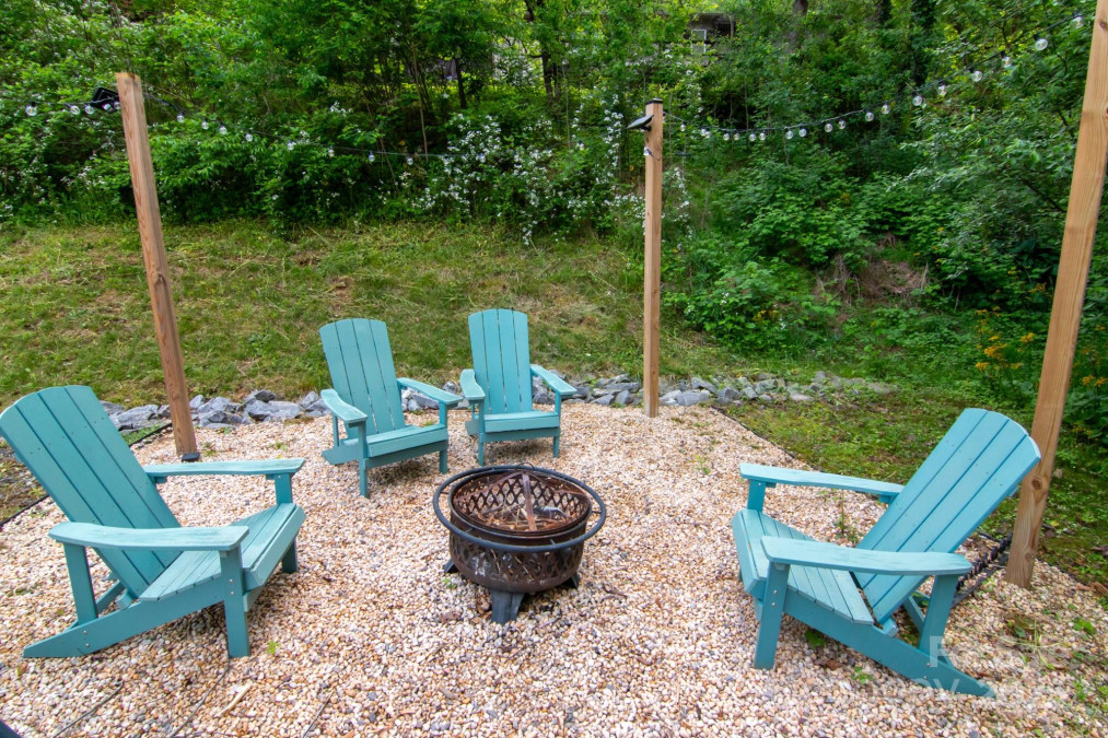 106 Dalton St Black Mountain, NC 28711