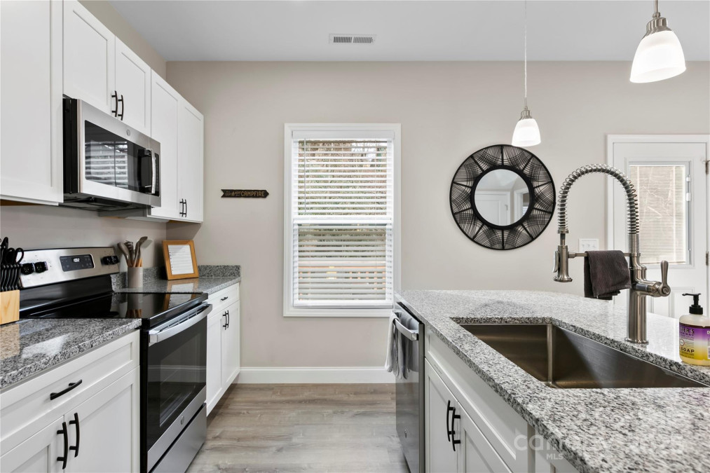 106 Dalton St Black Mountain, NC 28711