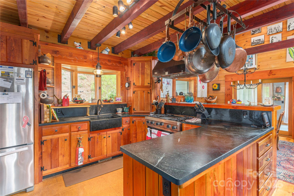 806 Twin Brook Dr Waynesville, NC 28785