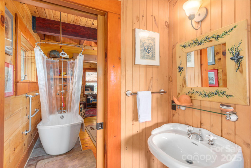 806 Twin Brook Dr Waynesville, NC 28785