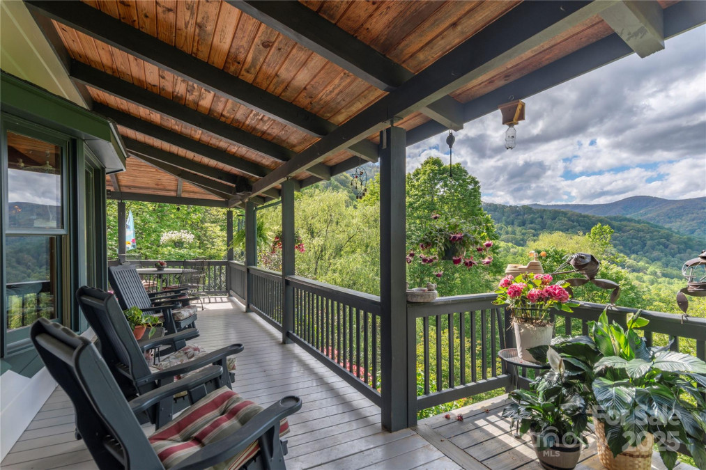 806 Twin Brook Dr Waynesville, NC 28785