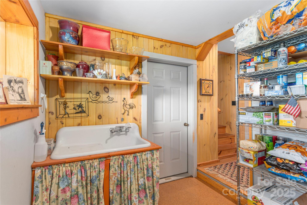 806 Twin Brook Dr Waynesville, NC 28785