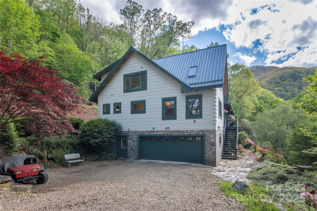 806 Twin Brook Dr Waynesville, NC 28785