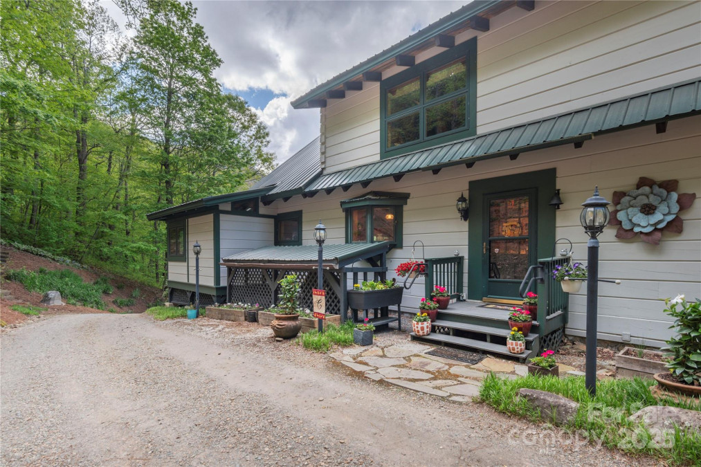 806 Twin Brook Dr Waynesville, NC 28785