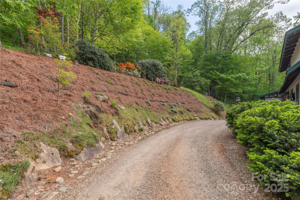 806 Twin Brook Dr Waynesville, NC 28785