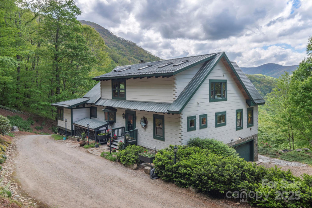 806 Twin Brook Dr Waynesville, NC 28785