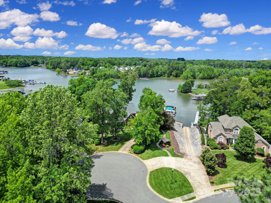160 Fernbrook Dr Mooresville, NC 28117