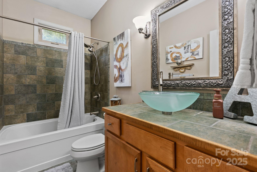 34 Grandview Ct Asheville, NC 28806