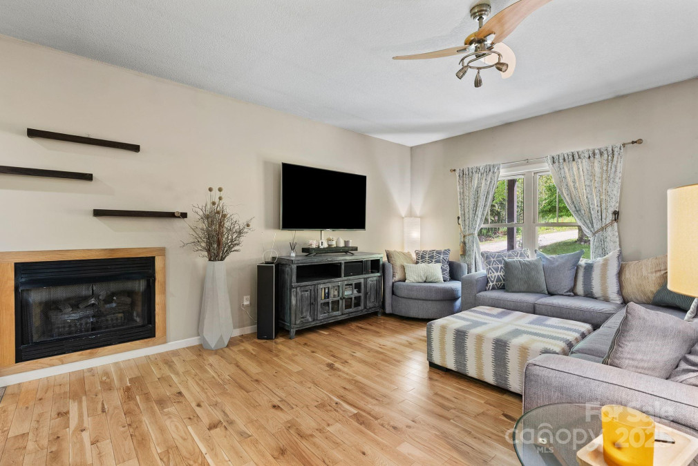 34 Grandview Ct Asheville, NC 28806