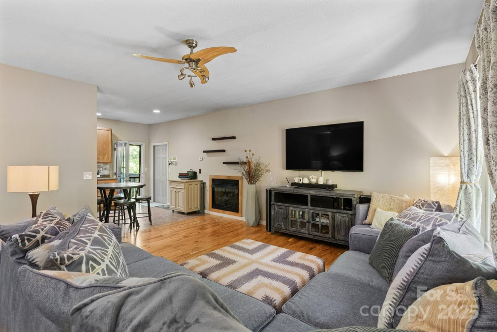 34 Grandview Ct Asheville, NC 28806