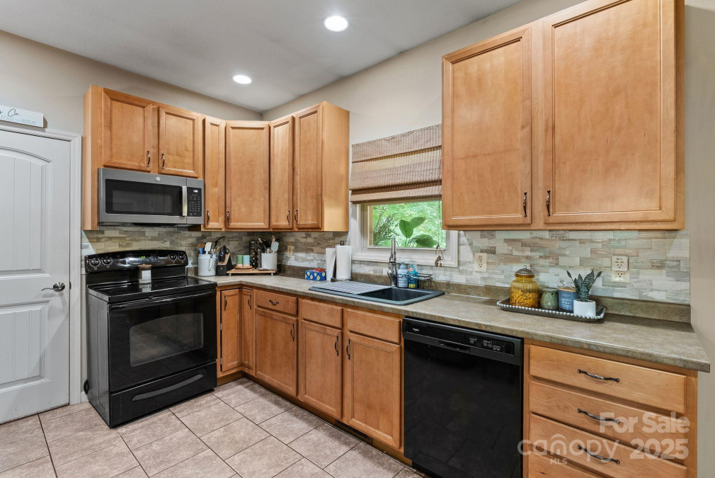 34 Grandview Ct Asheville, NC 28806