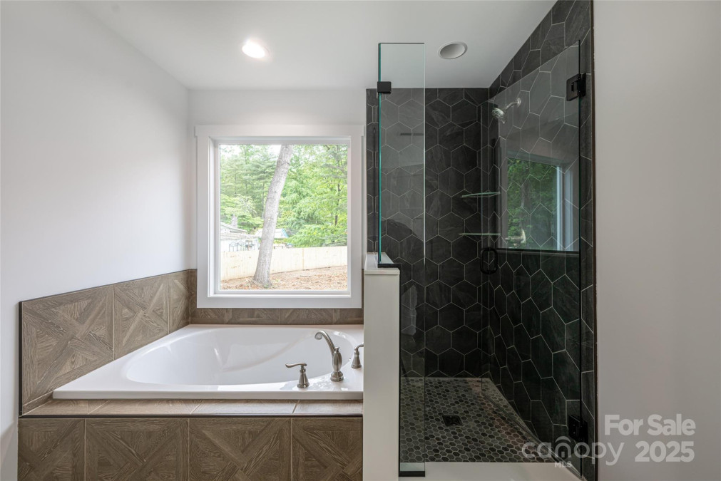 15 Myrtle Lee Cv Arden, NC 28704