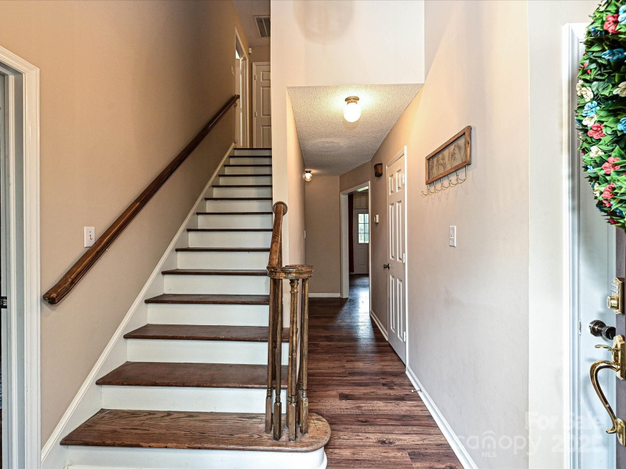 2437 Woodleigh Dr Gastonia, NC 28056
