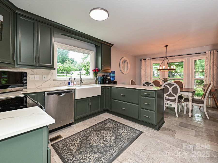 2437 Woodleigh Dr Gastonia, NC 28056