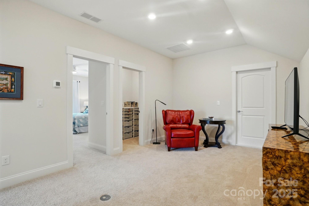 6136 Sandy Point Ln Belmont, NC 28012