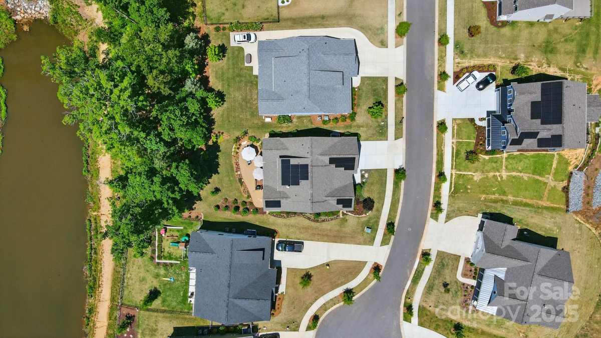 6136 Sandy Point Ln Belmont, NC 28012