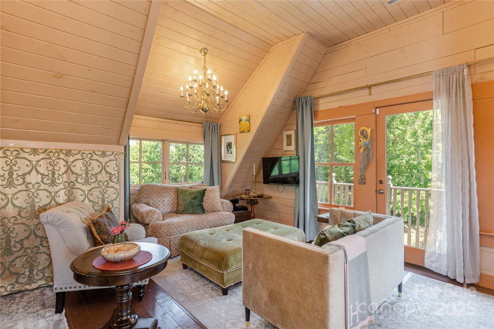 106 Mccauley Dr Asheville, NC 28803