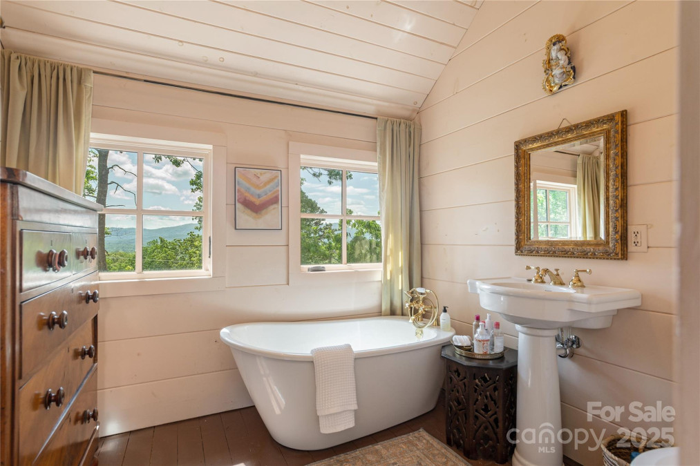 106 Mccauley Dr Asheville, NC 28803