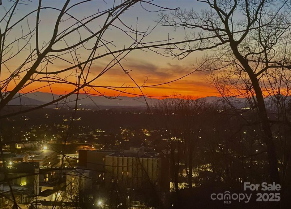 106 Mccauley Dr Asheville, NC 28803