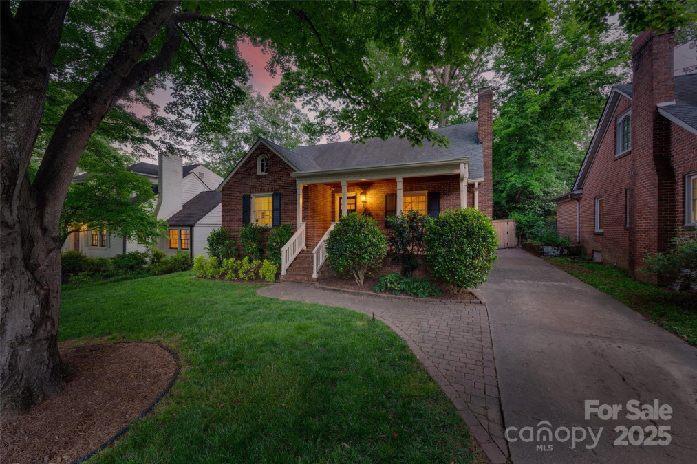 2124 Chambwood Dr Charlotte, NC 28205