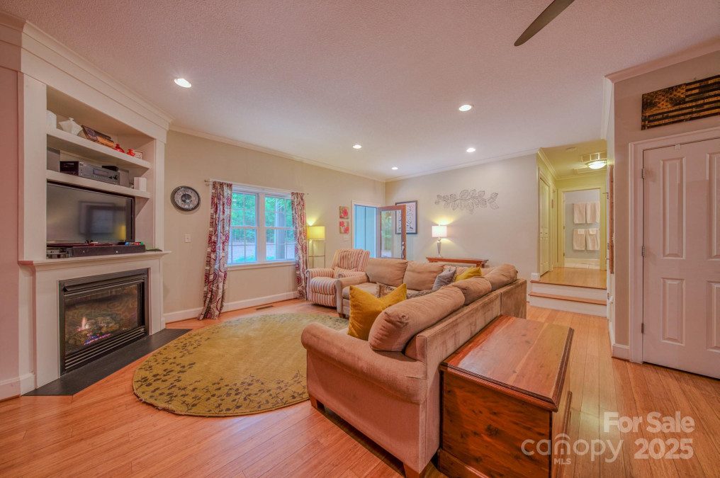 262 Erwin Hills Rd Asheville, NC 28806