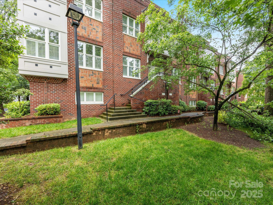 100 Laurel Ave Charlotte, NC 28207