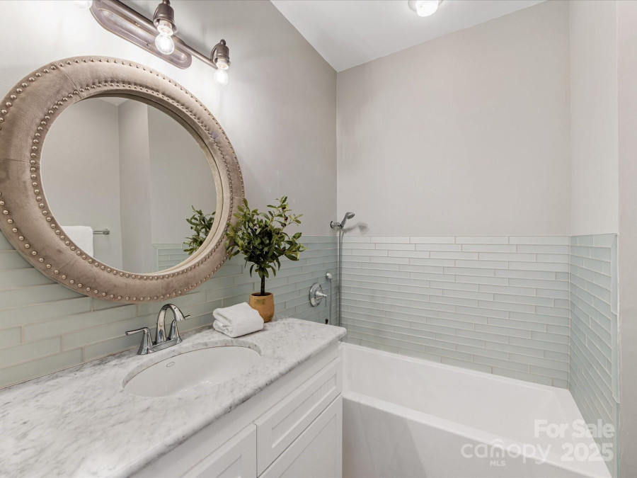 100 Laurel Ave Charlotte, NC 28207