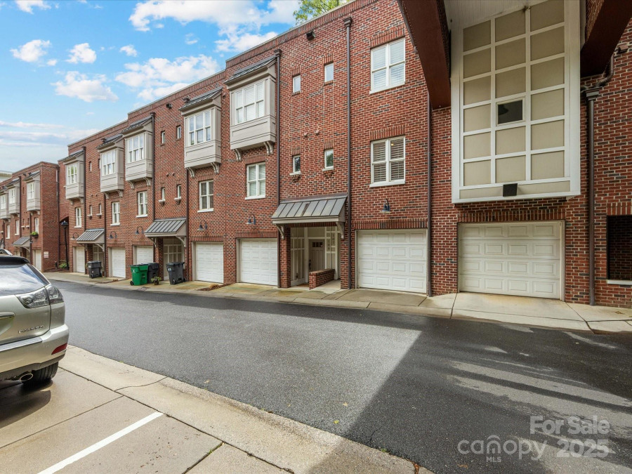 100 Laurel Ave Charlotte, NC 28207