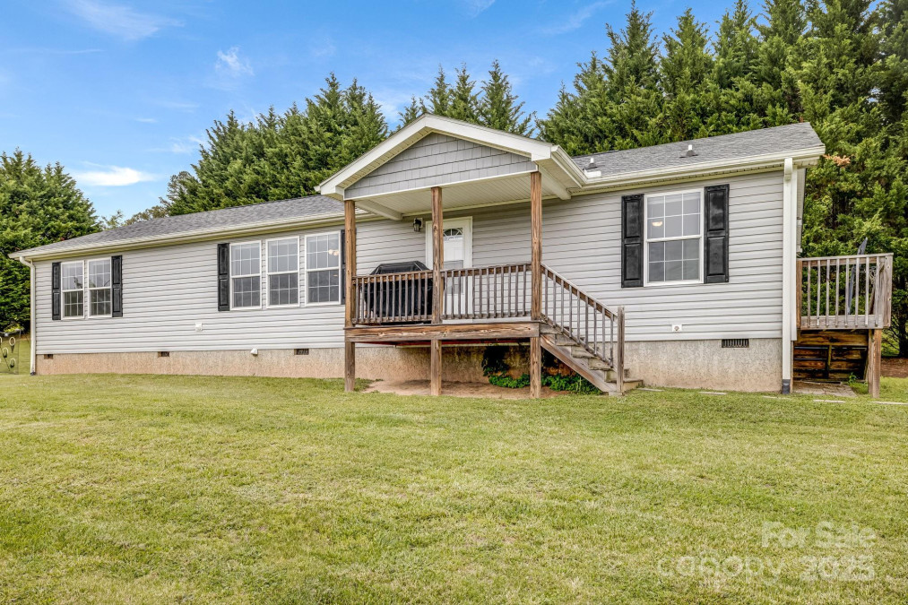 14 Phoenix Cir Alexander, NC 28701