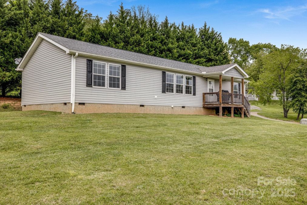 14 Phoenix Cir Alexander, NC 28701