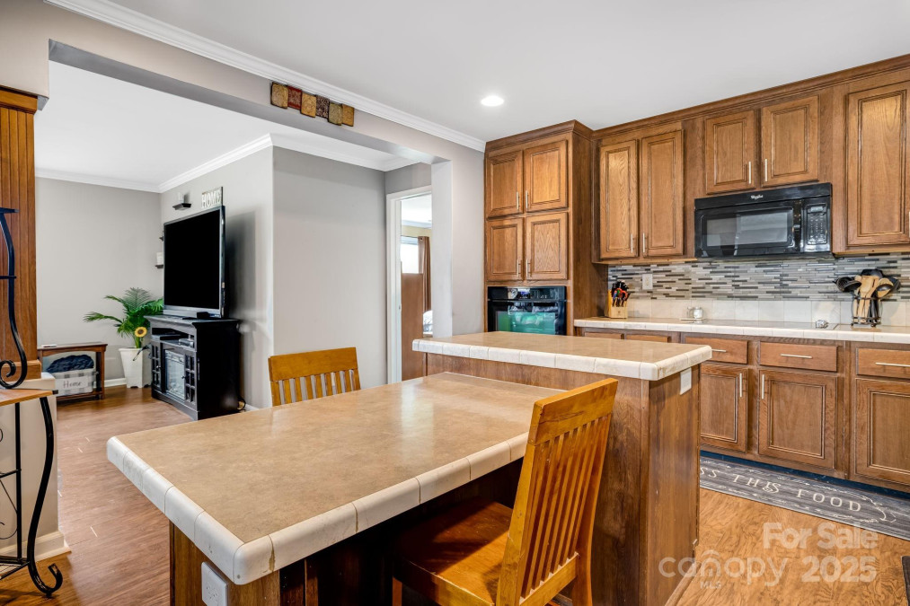 14 Phoenix Cir Alexander, NC 28701