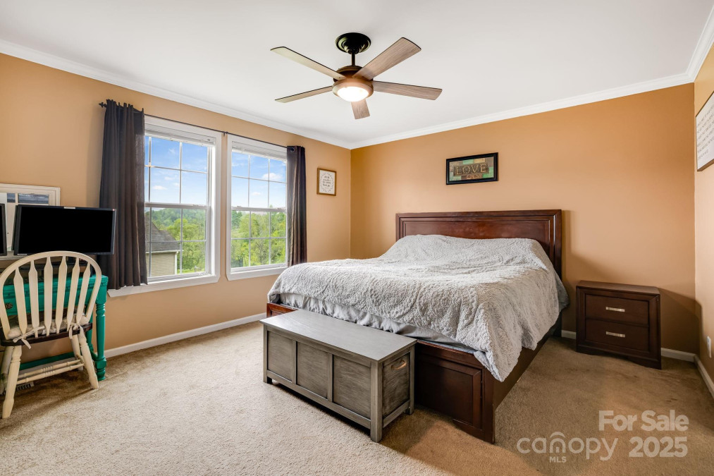 14 Phoenix Cir Alexander, NC 28701
