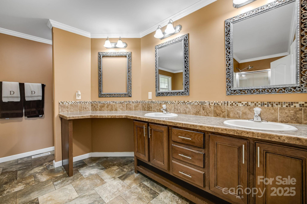 14 Phoenix Cir Alexander, NC 28701