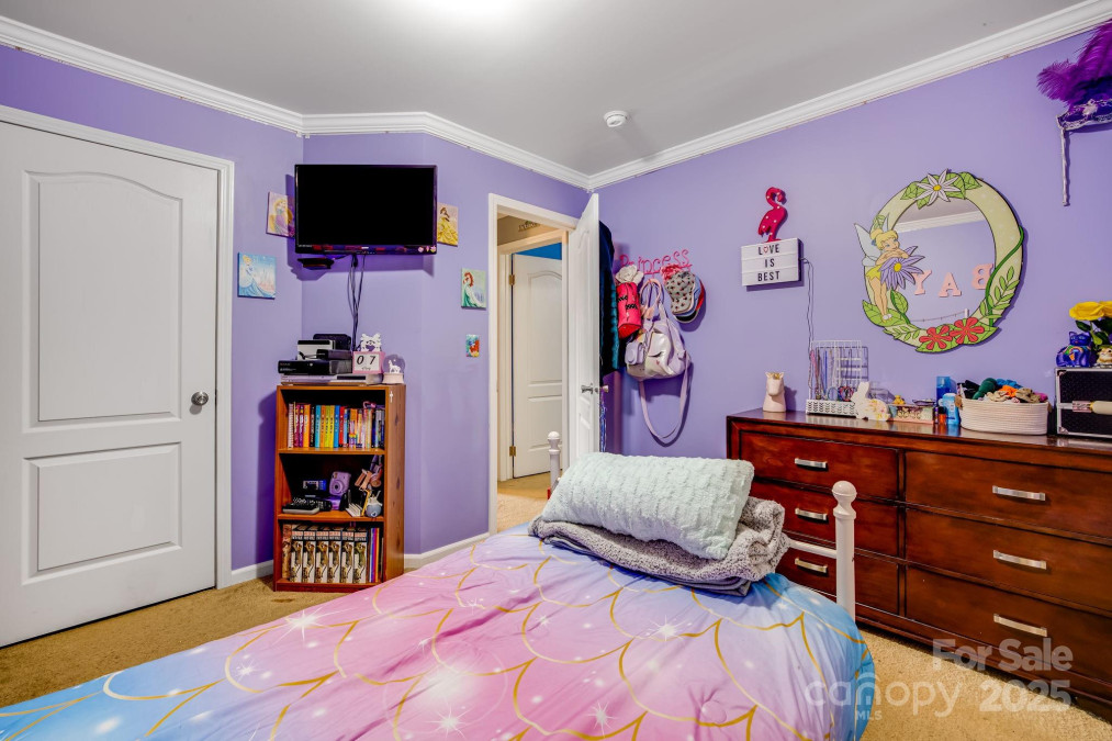 14 Phoenix Cir Alexander, NC 28701