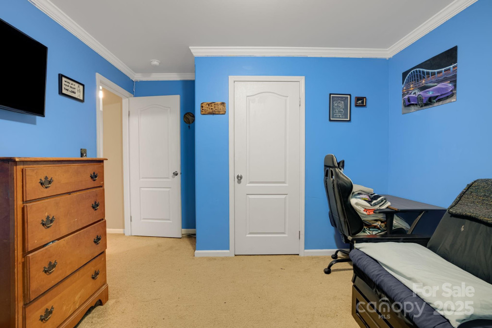 14 Phoenix Cir Alexander, NC 28701