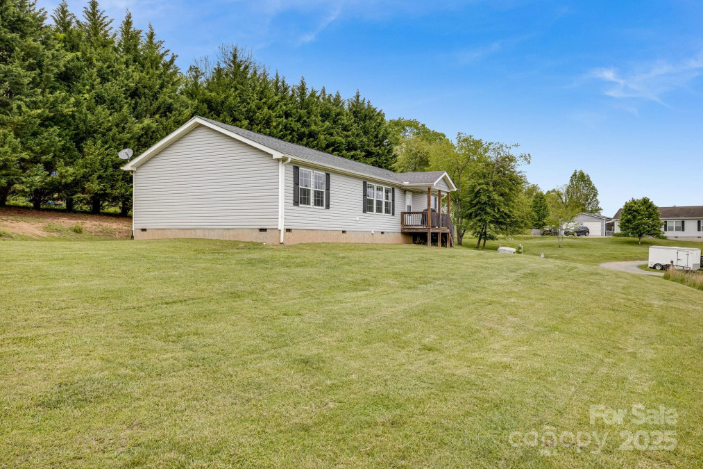 14 Phoenix Cir Alexander, NC 28701
