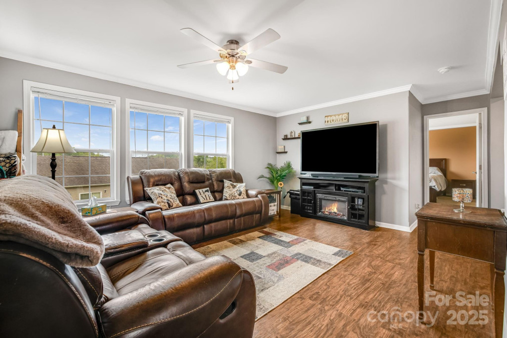 14 Phoenix Cir Alexander, NC 28701