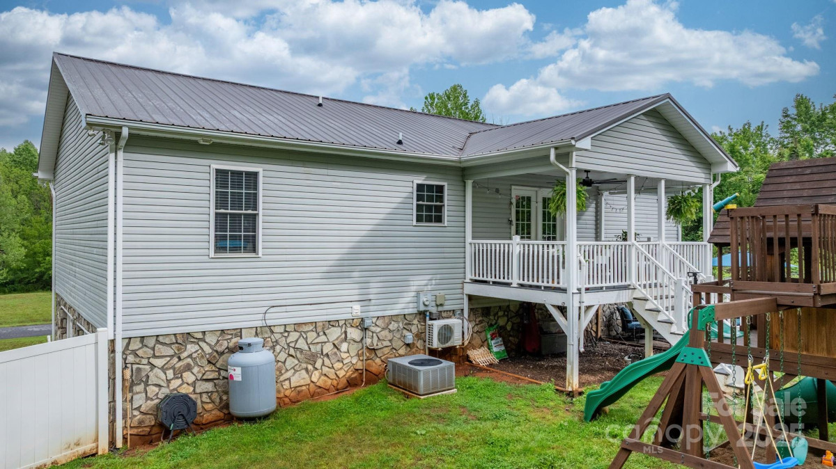 2325 Merts Way Hudson, NC 28638