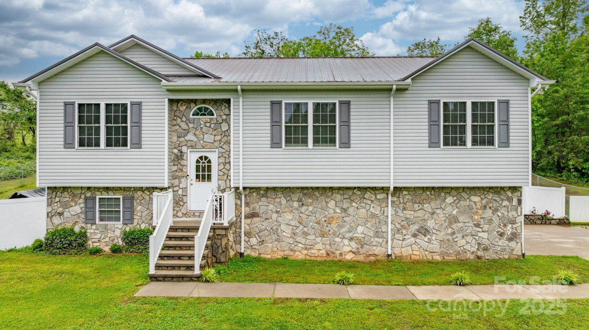 2325 Merts Way Hudson, NC 28638
