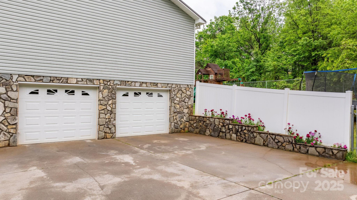 2325 Merts Way Hudson, NC 28638