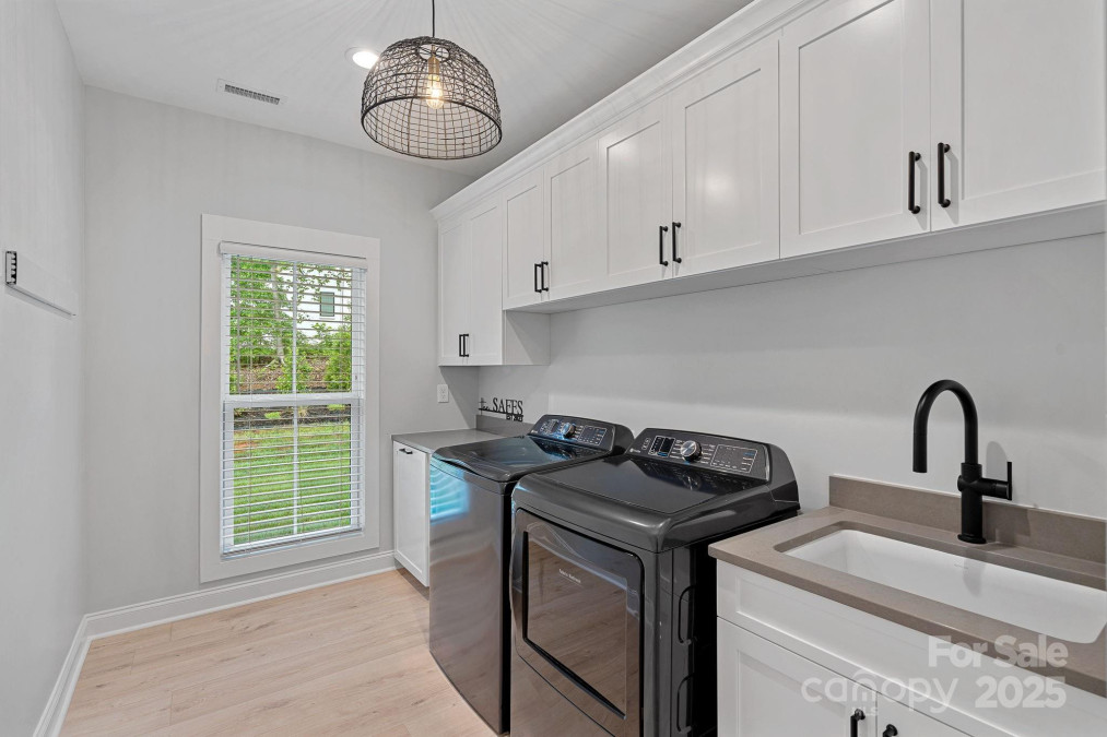 9564 Regent Dr Davidson, NC 28036