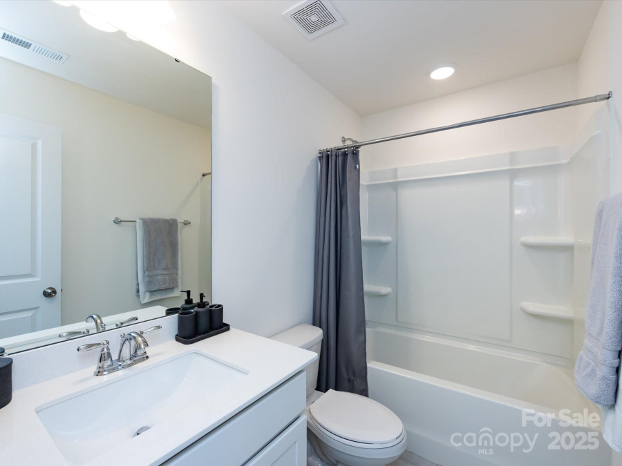 2141 Bexar Trl Matthews, NC 28105