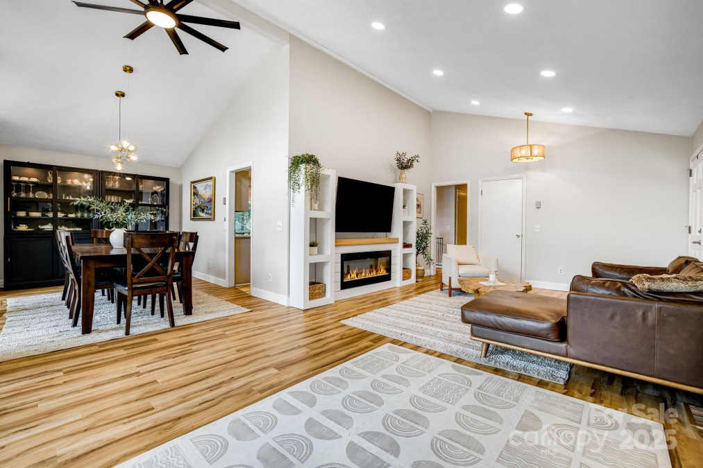 2044 Glenheath Dr Hendersonville, NC 28791